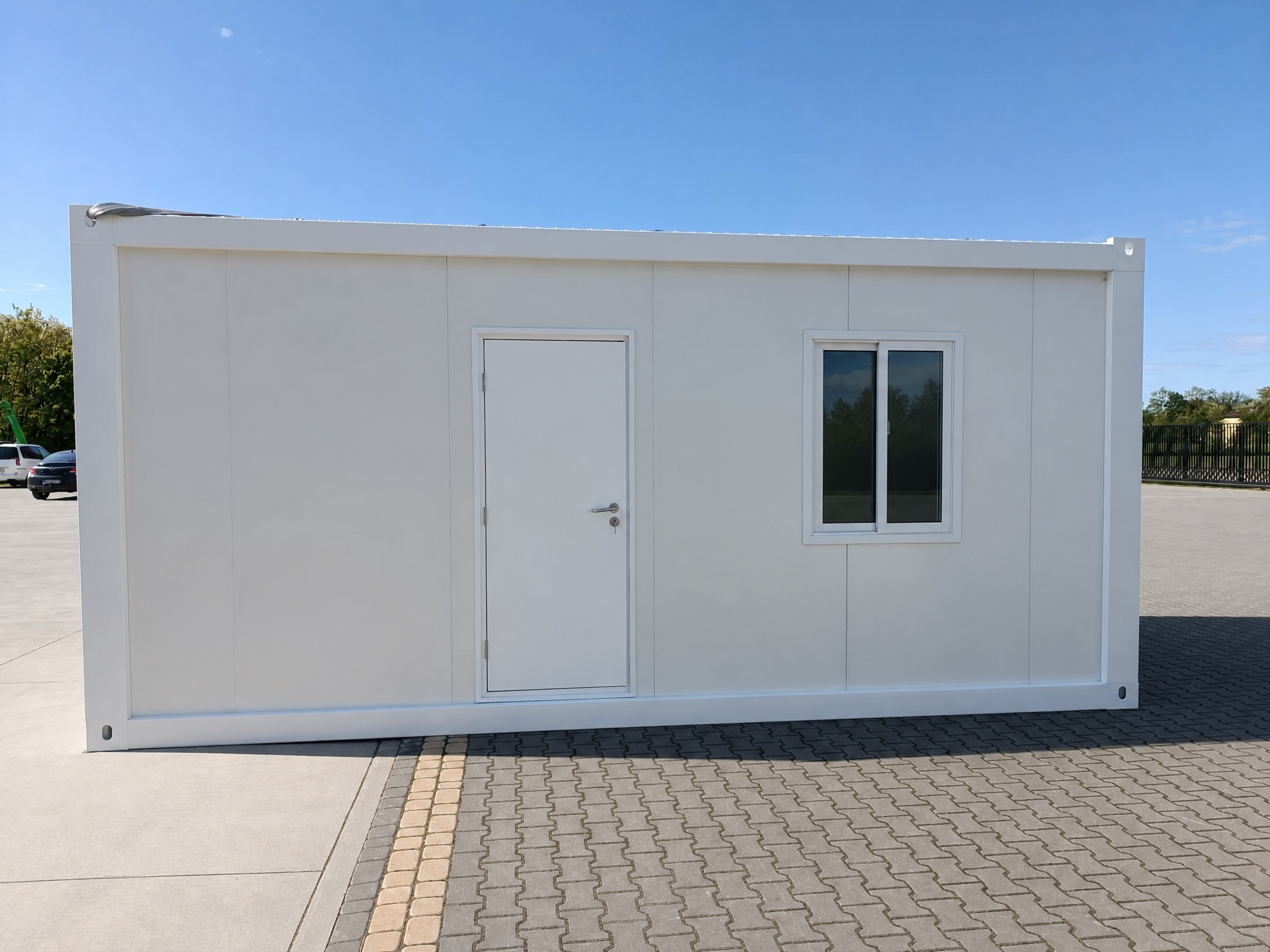 Bungalow bureau blancs de 6 × 3 m : bureaux, chantiers ou habitations.