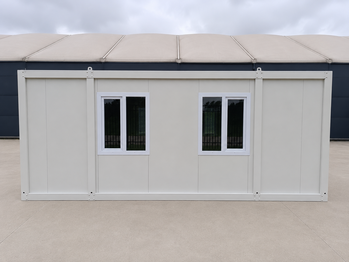 Bungalow bureau, d’habitation ou de bureau — blanc, 6 × 4,8 m, double et assemblé.