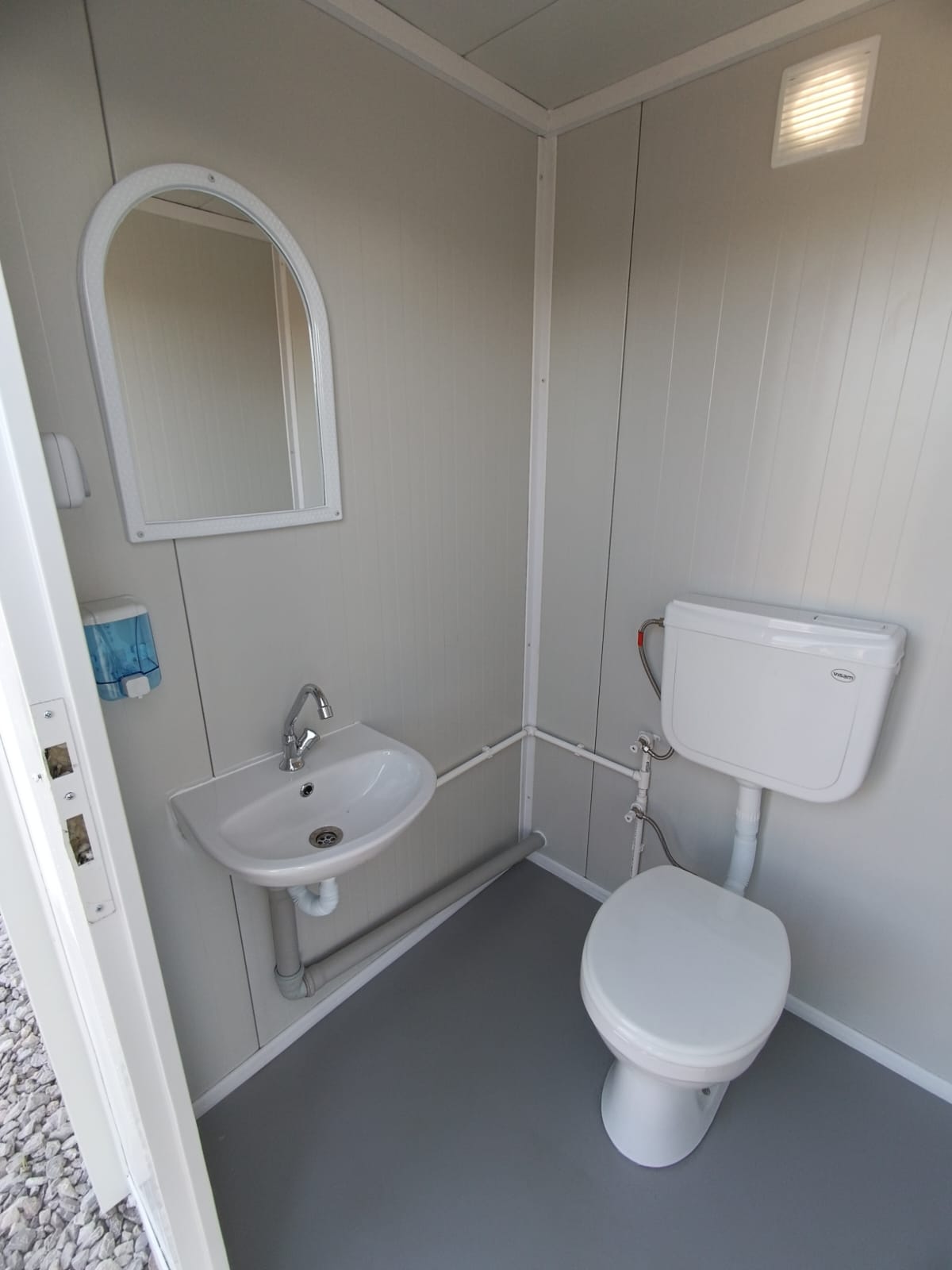 Cabines sanitaires, cabines WC 1,43 × 1,43 m