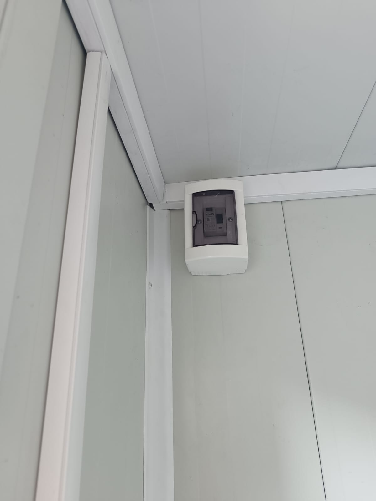 Cabines sanitaires / cabines WC + douche doubles, 1,43 × 2,68 m