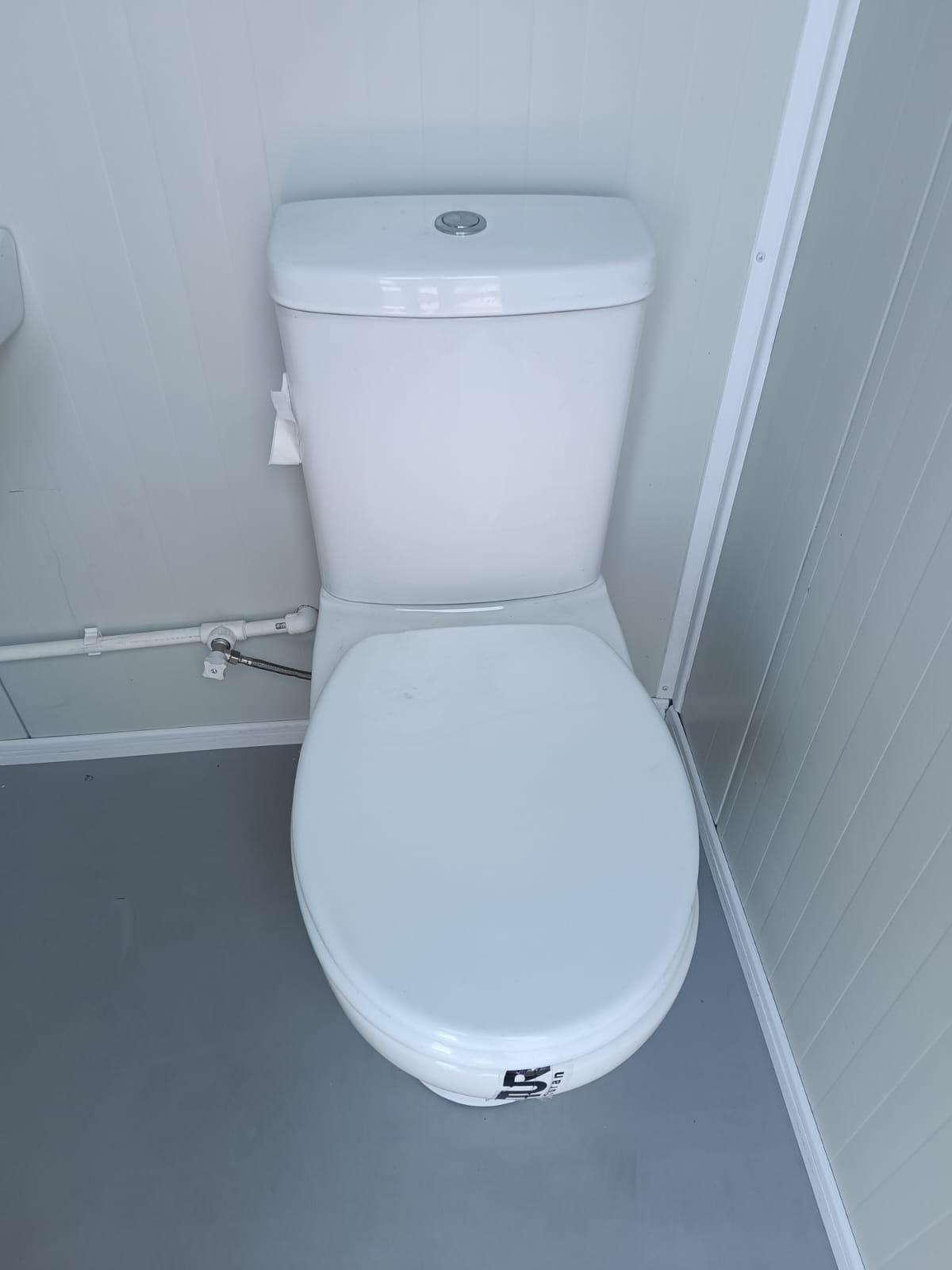 Cabines sanitaires / cabines WC + douche doubles, 1,43 × 2,68 m