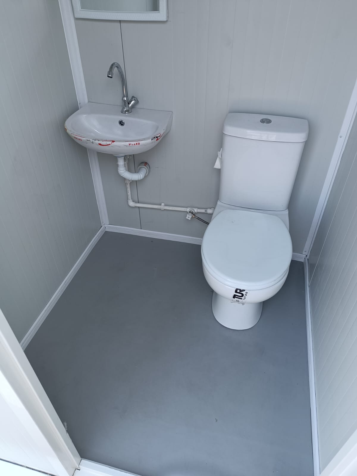 Cabines sanitaires / cabines WC + douche doubles, 1,43 × 2,68 m