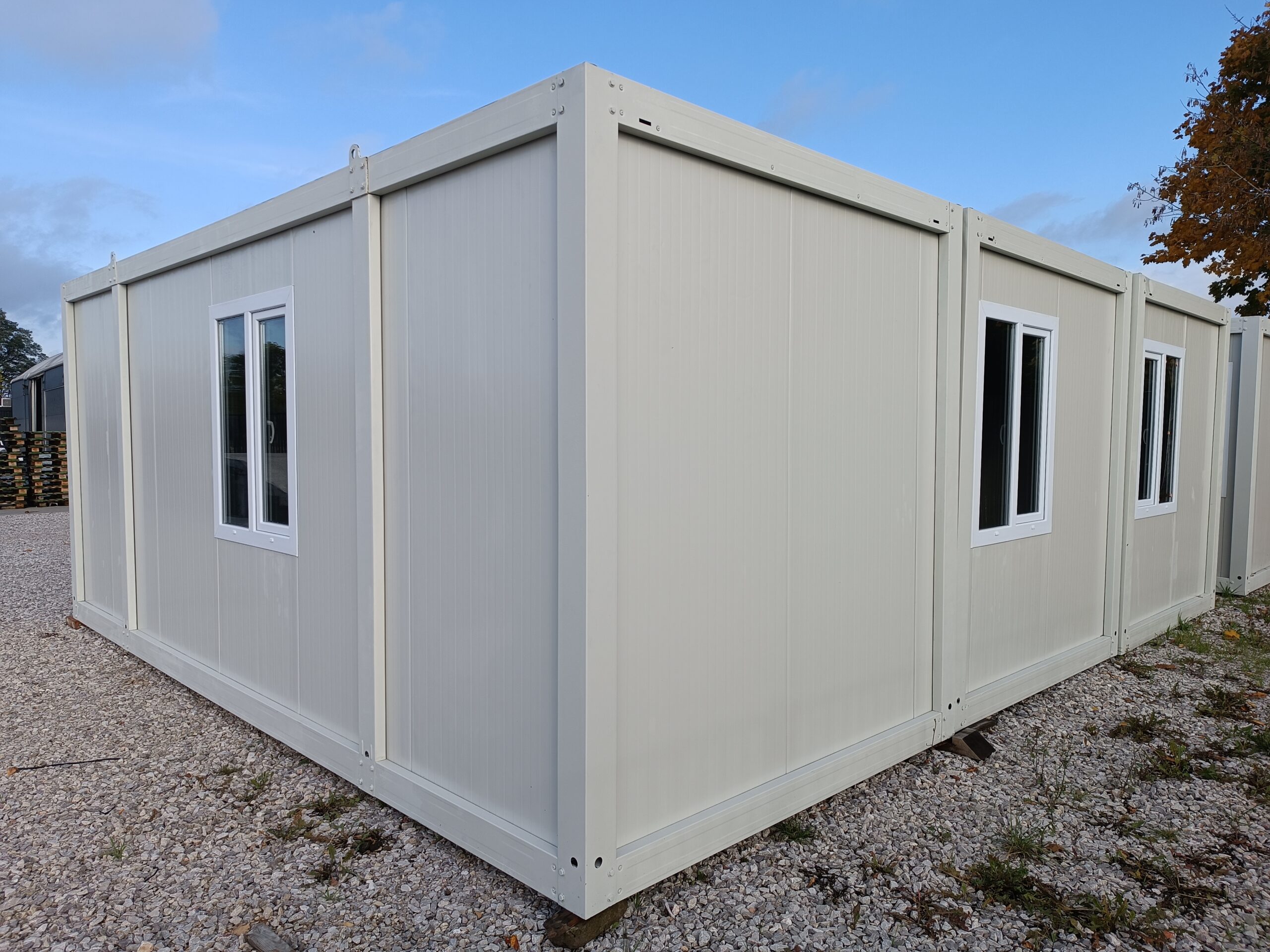 Bungalow bureau , d’habitation ou de bureau — blanc, 6 × 7,2 m, triple et assemblé