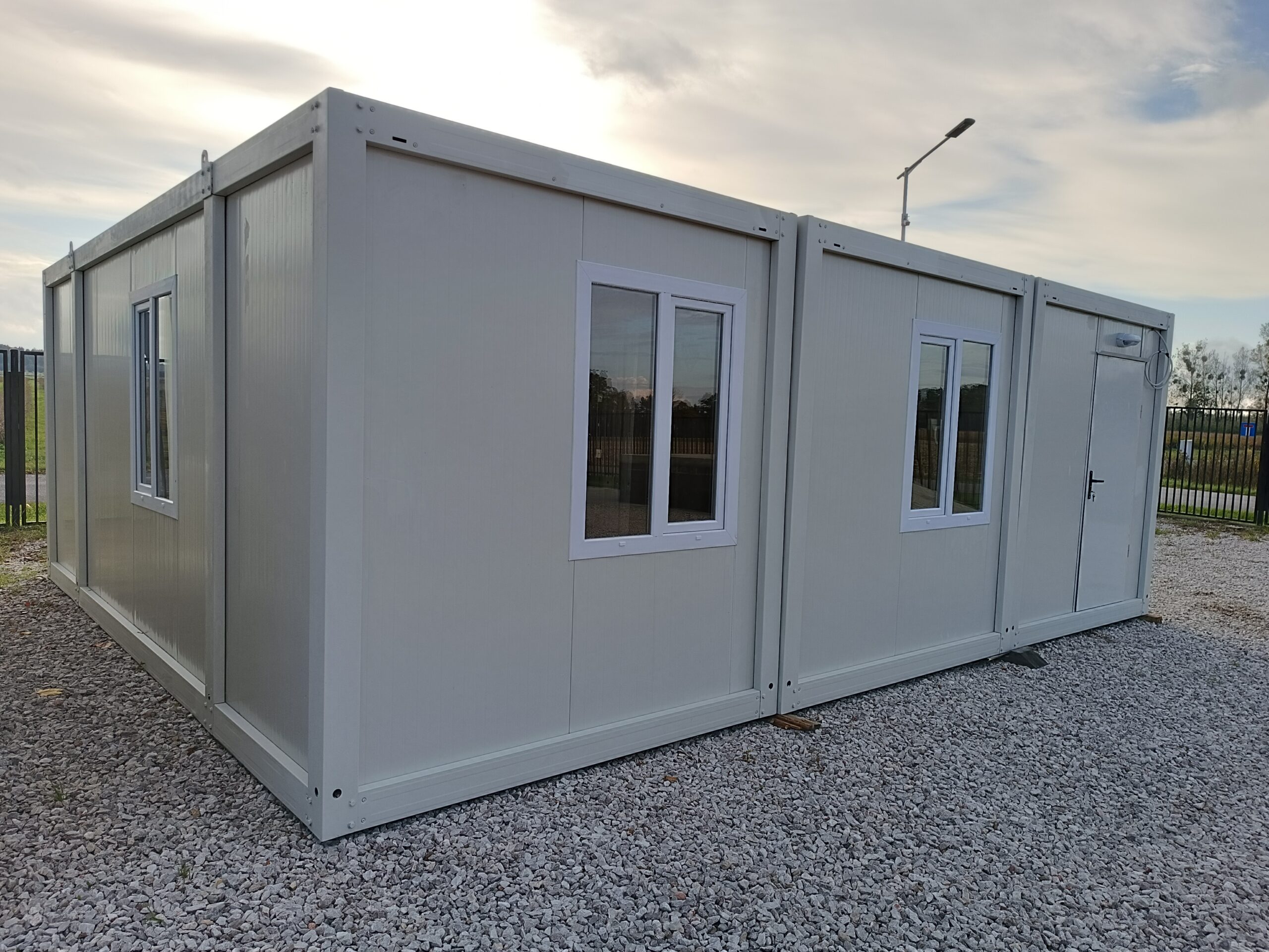 Bungalow bureau , d’habitation ou de bureau — blanc, 6 × 7,2 m, triple et assemblé