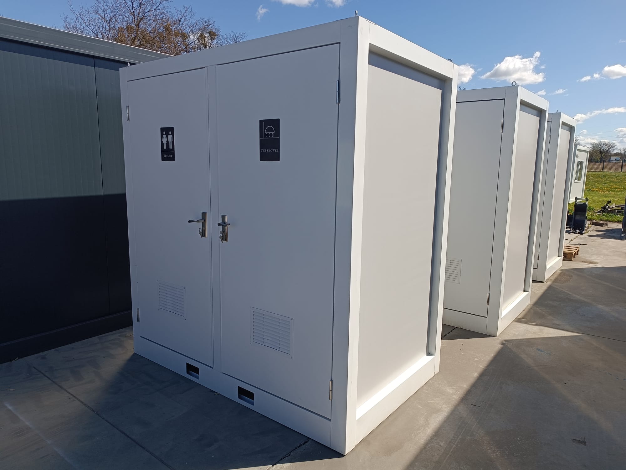 Cabines sanitaires, cabines WC avec douche, 1,3 × 2,1 m