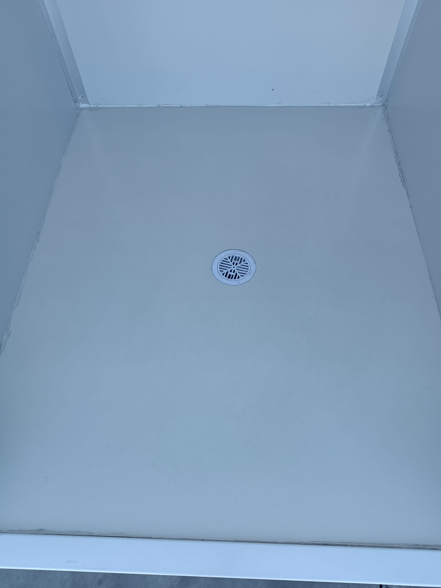 Cabines sanitaires, cabines WC avec douche, 1,3 × 2,1 m