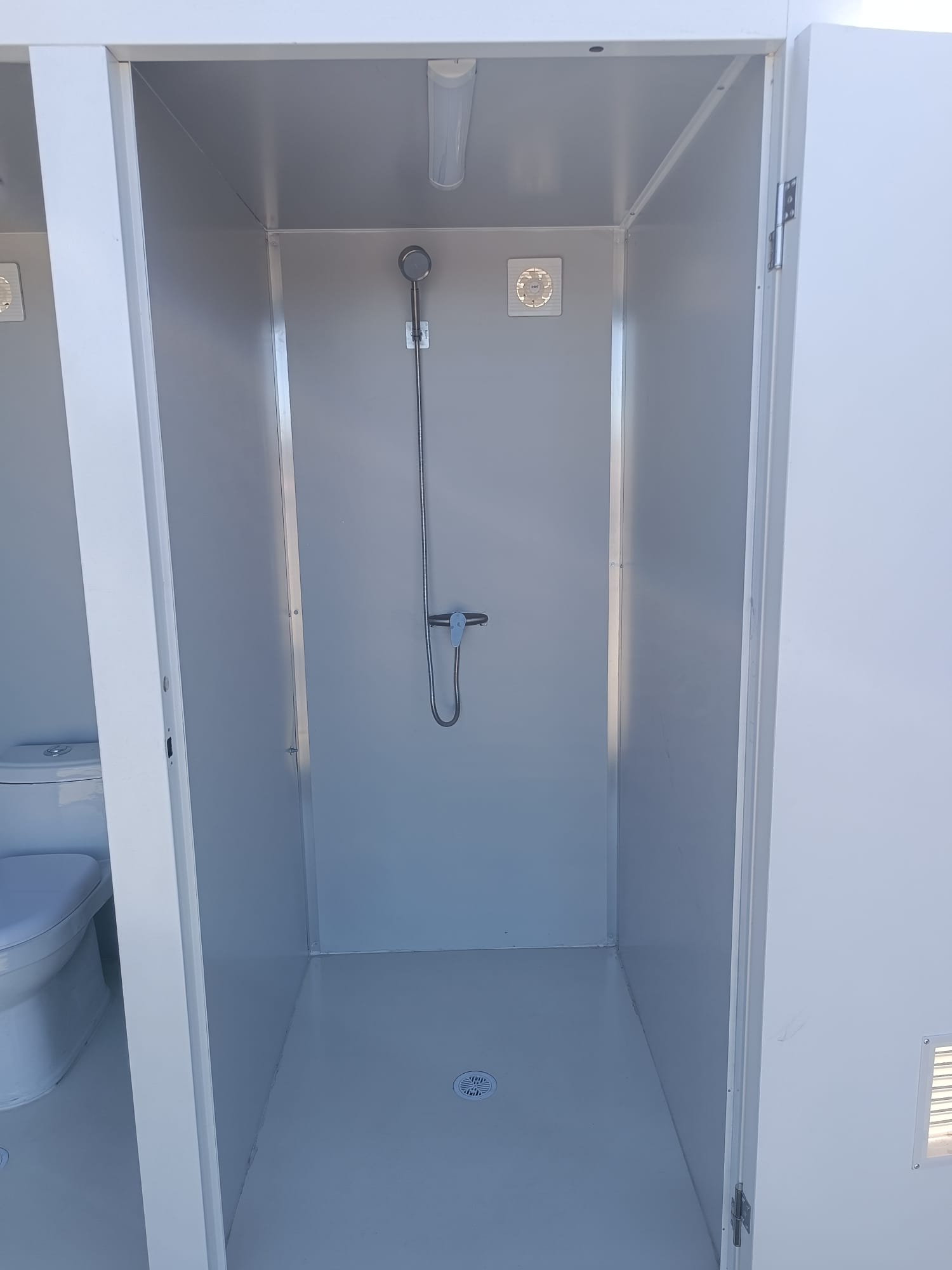 Cabines sanitaires, cabines WC avec douche, 1,3 × 2,1 m