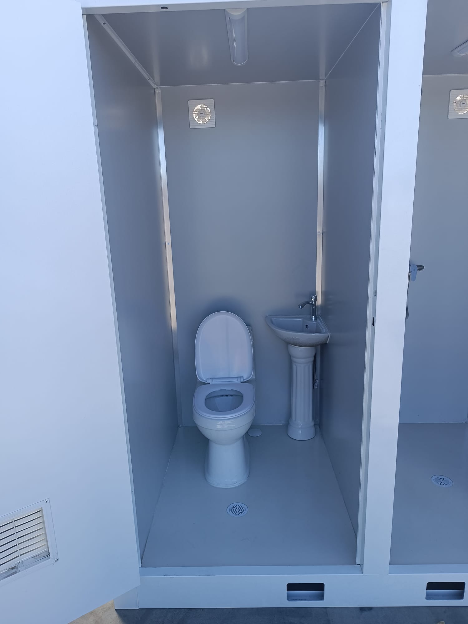 Cabines sanitaires, cabines WC avec douche, 1,3 × 2,1 m