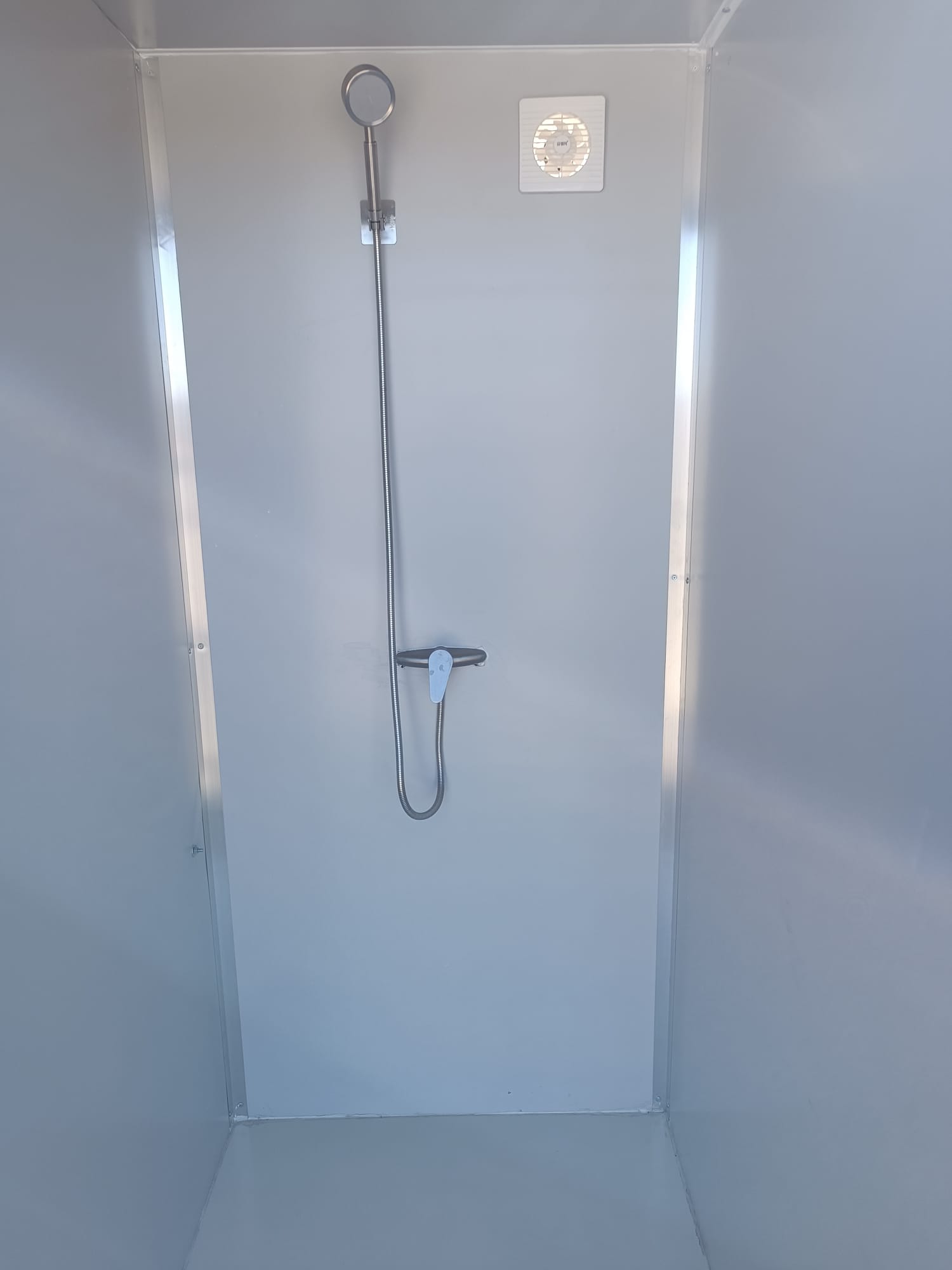 Cabines sanitaires, cabines WC avec douche, 1,3 × 2,1 m