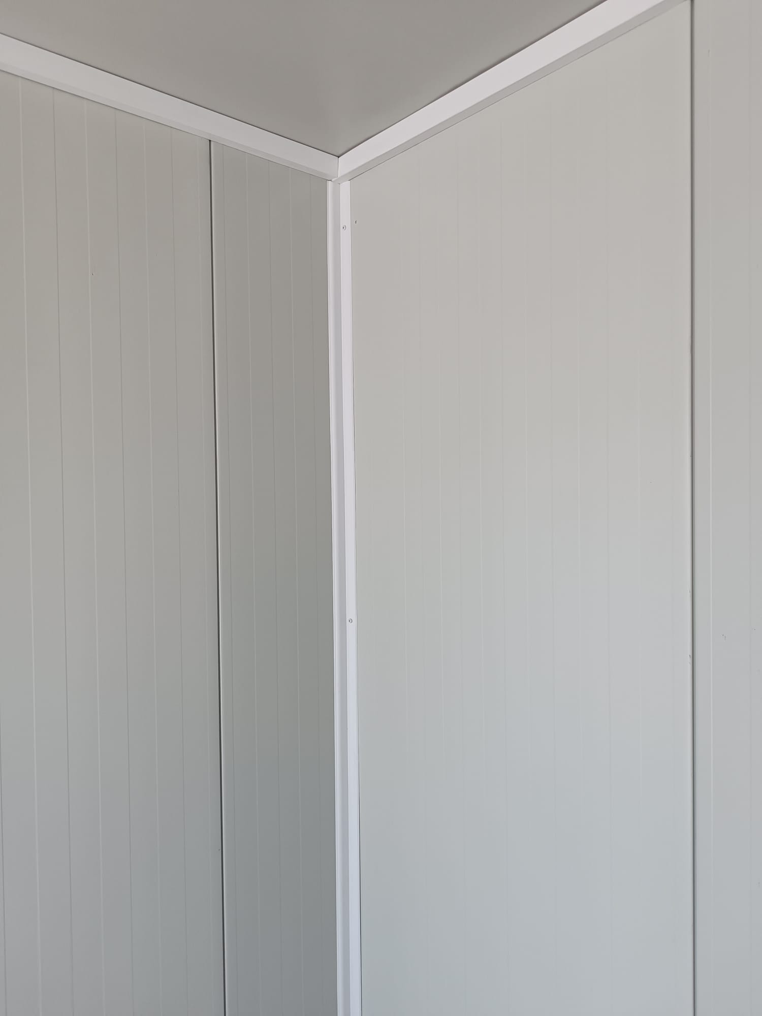 BUNGALOW BUREAU 6 x 2,4 m ANTHRACITE  AVEC GRANDES FENÊTRES