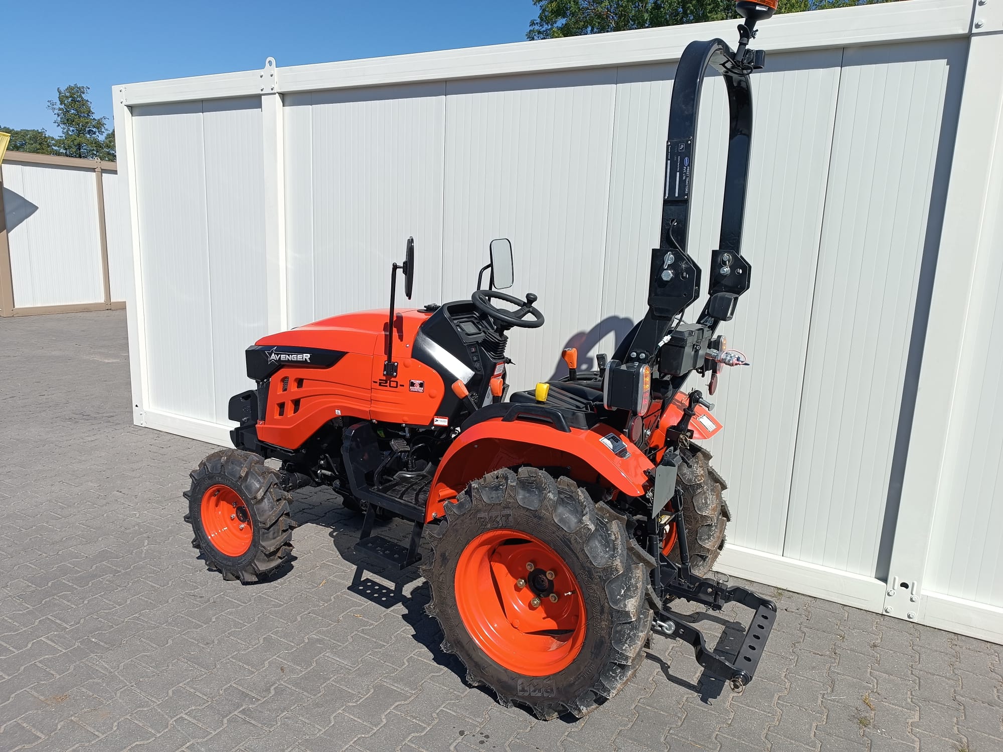 MINI TRACTEUR AVENGER 20