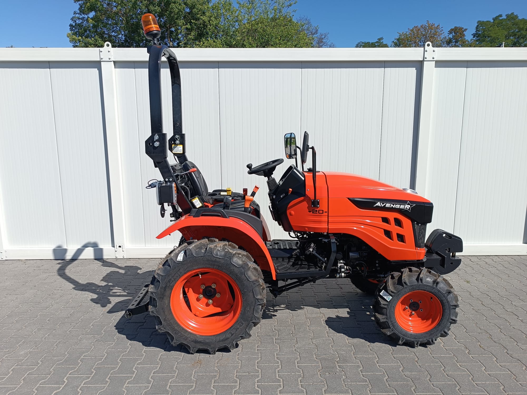 MINI TRACTEUR AVENGER 20
