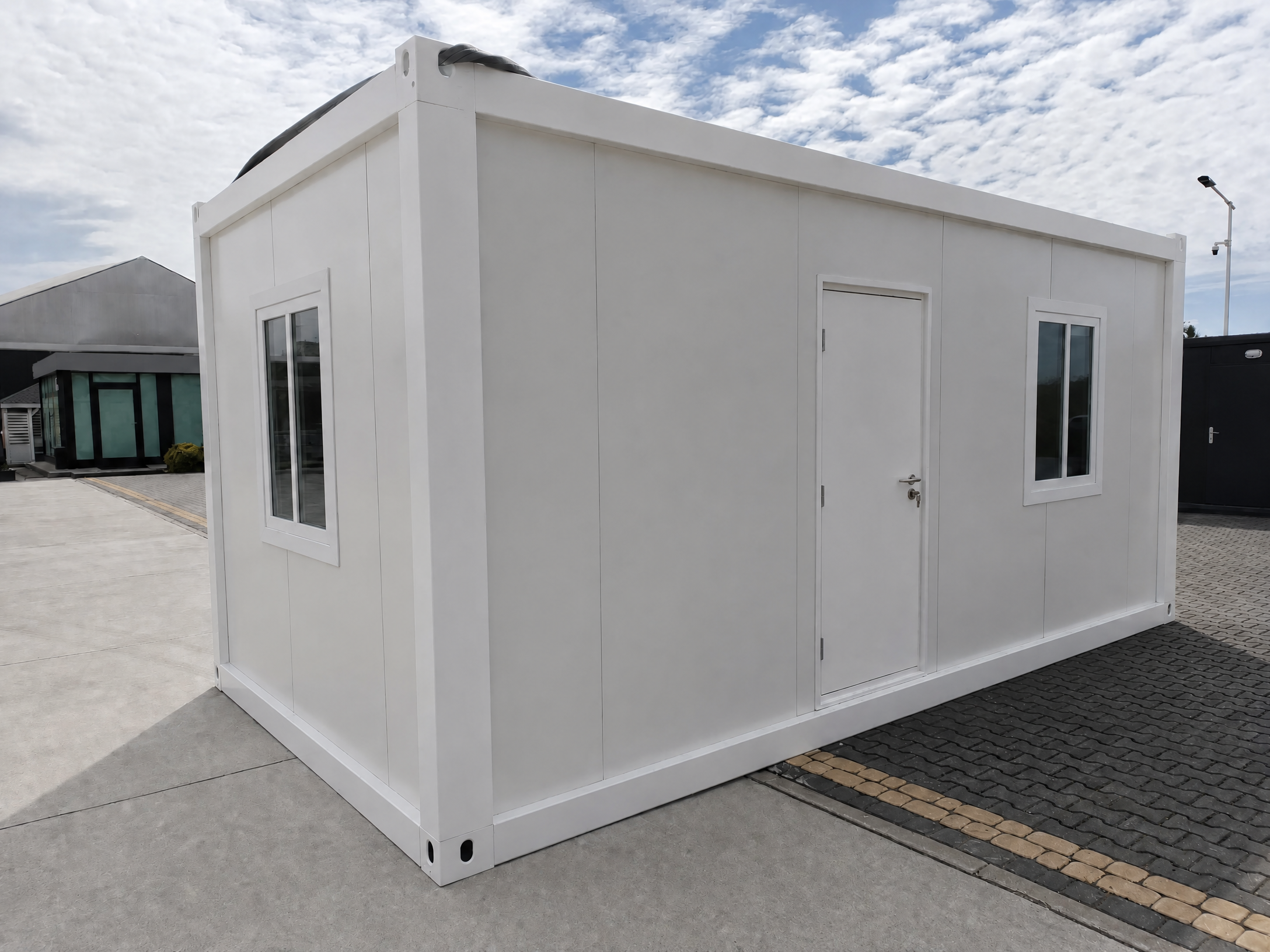 Bungalow bureau blancs de 6 × 3 m : bureaux, chantiers ou habitations.