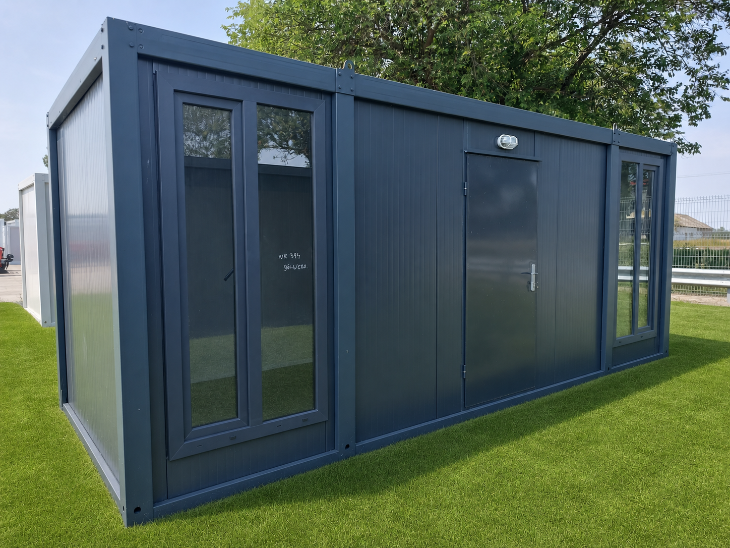 BUNGALOW BUREAU 6 x 2,4 m ANTHRACITE  AVEC GRANDES FENÊTRES
